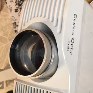 Cinema Optix HDX-650 Projector w mount support.